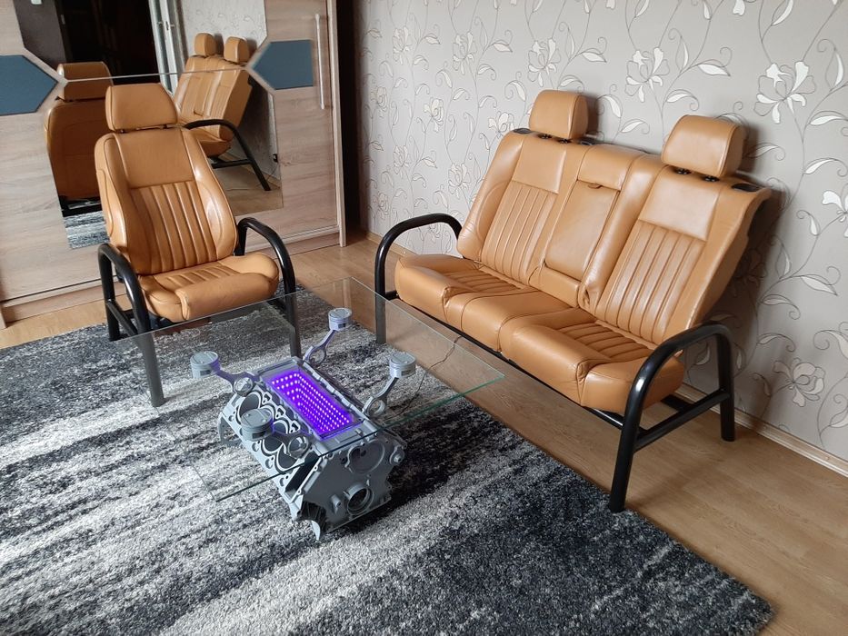 Kanapa z foteli samochodowych