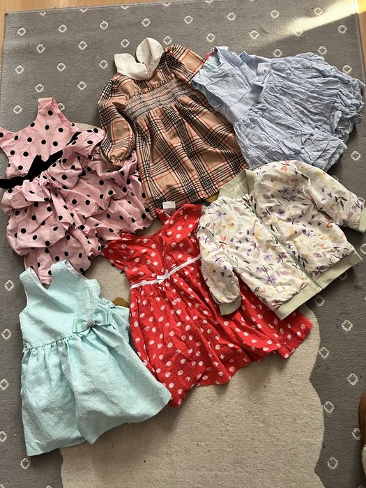 Sukienki plus kurtka na wiosne