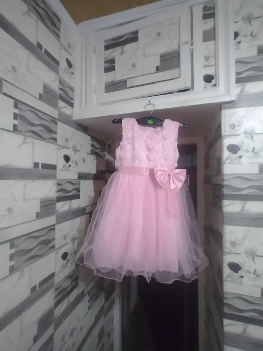 Нарядное розовое платье для девочки р-р 34