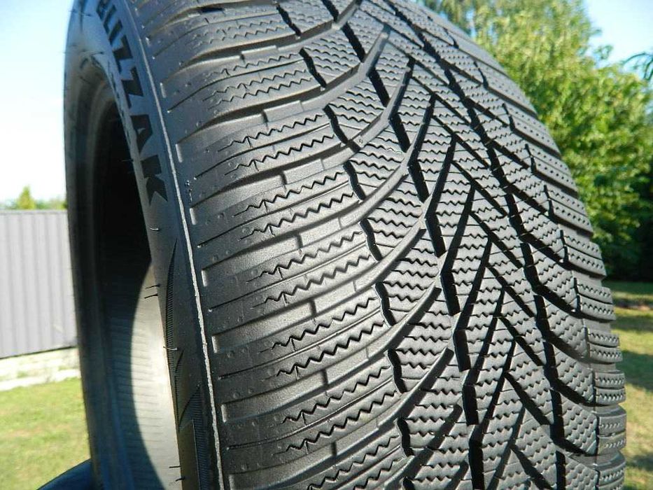 Шина колеса резина R19 255/50 Bridzestone Blizak LM005 4шт Зима