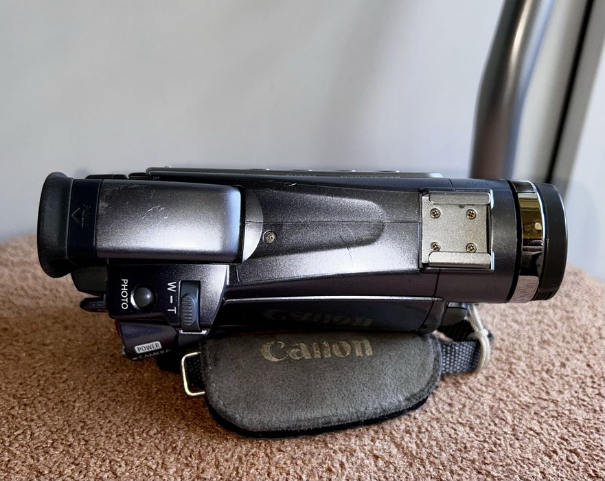 Видеокамера Canon MV700 E