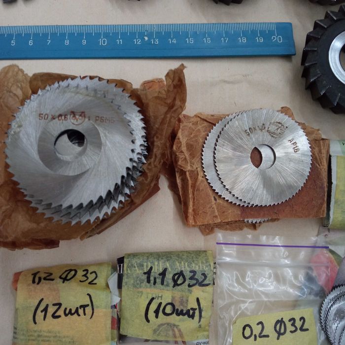 Фреза отрезная угловая модульная Метчик М20х1.5 Плашка 7/8", Масленка