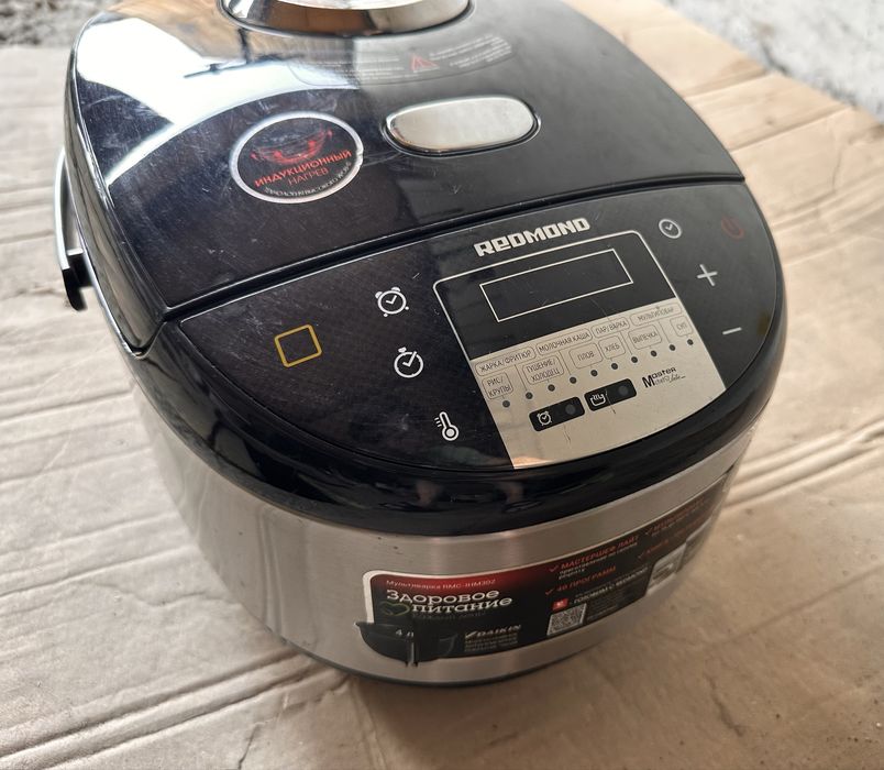 Продам Мультиварка Redmond RMC-IHM302