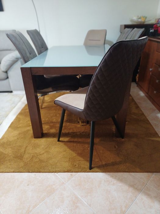Mesa de Jantar com 6 cadeiras