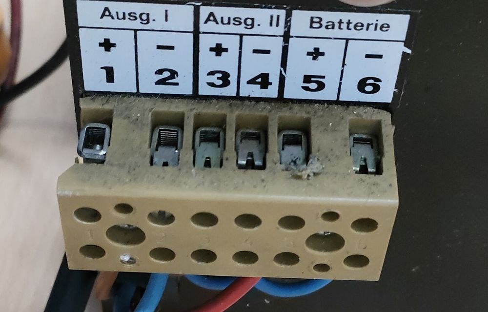 Elektroblok  Chateau CC-10A 230V/12V zasilacz / przetwornica  Chateau Caravan (przetestowany)