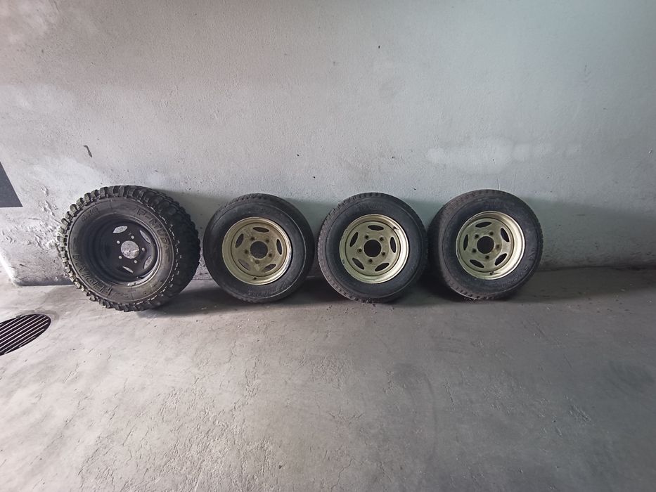 Pneus mais jantes Land Rover