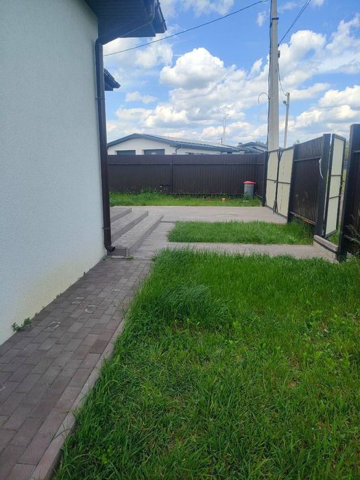 Будинок з ремонтом біля лісу