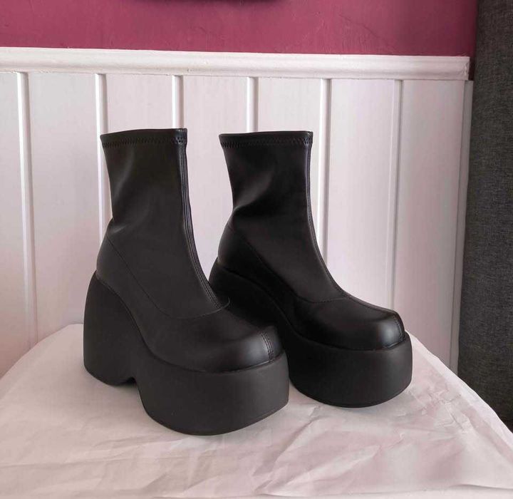 Botas plataforma pretas tamanho 35
