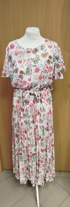 Elegancka sukienka w kwiatuszki