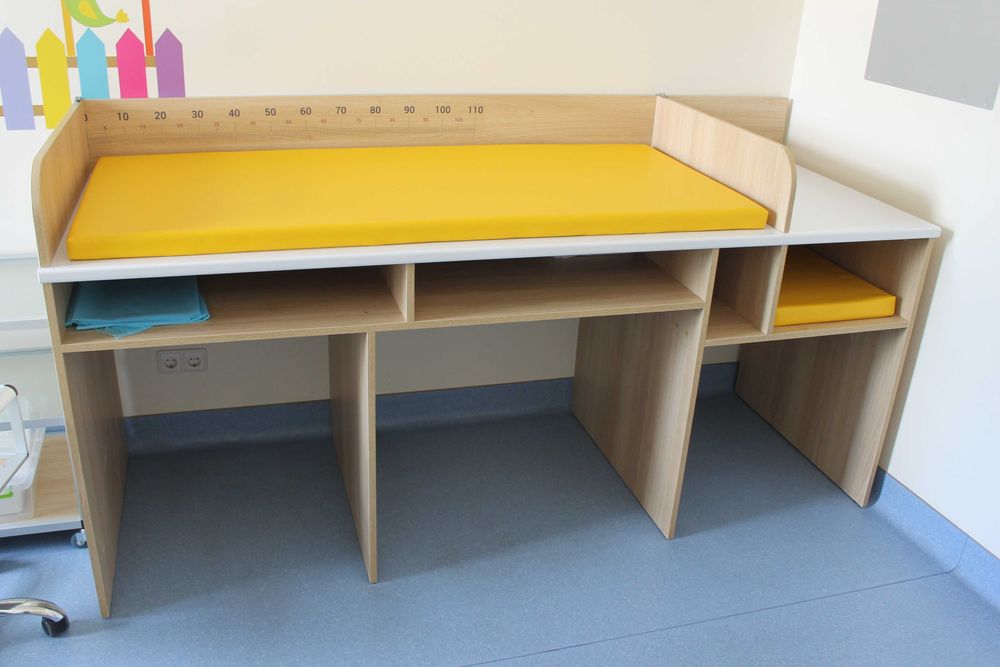 Оглядовий стіл лікаря педіатра для огляду дітей  2200х800х1100мм