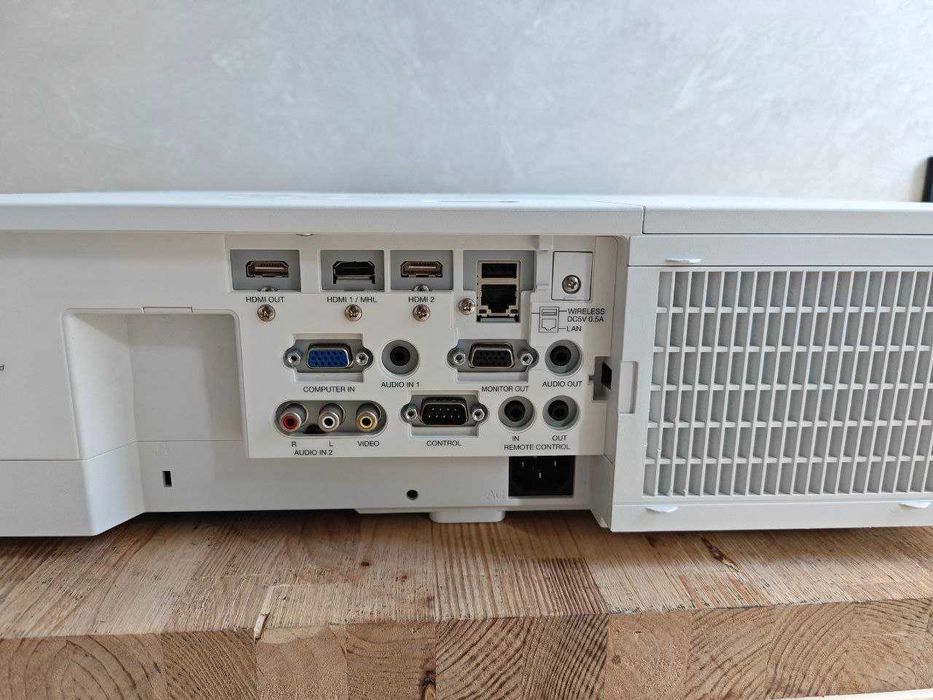 Проєктор Hitachi CP-WX5500 / 1280х800 / до 300 дюймів / Професійний