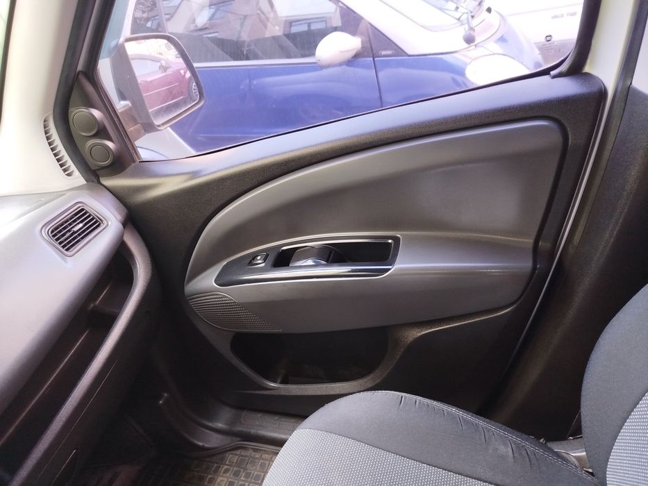 Продаж автомобіль Fiat Doblo Panorama