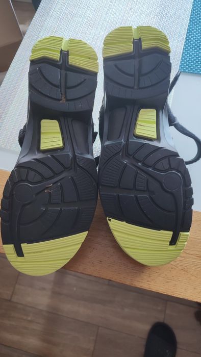 Buty bezpieczne  Uvex model 85428 r. 40