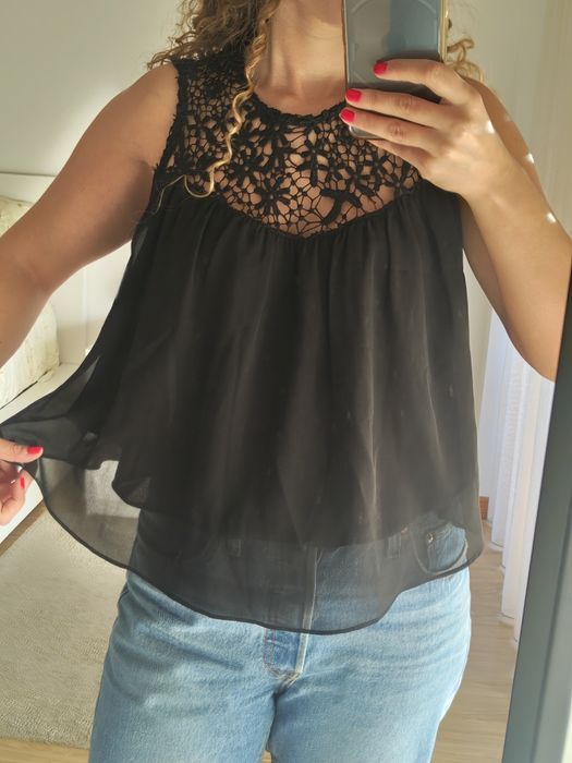 Camisola preta com renda