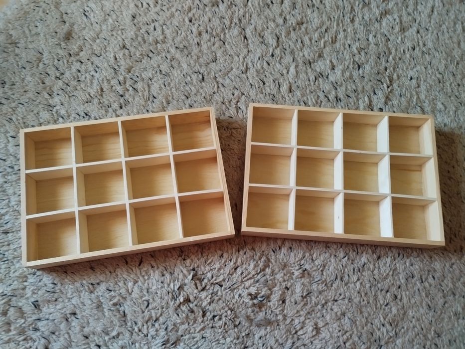 Caixa de madeira com 12 compartimentos