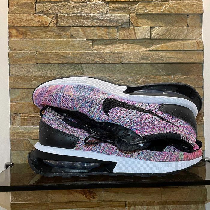 Нові кроссівки Nike Air Max Flyknit Racer