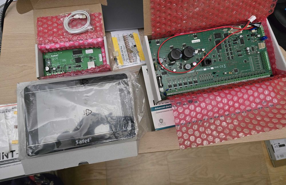 zestaw modułów Integra 128 Plus + INT-TSI-B + ETM-1 Plus