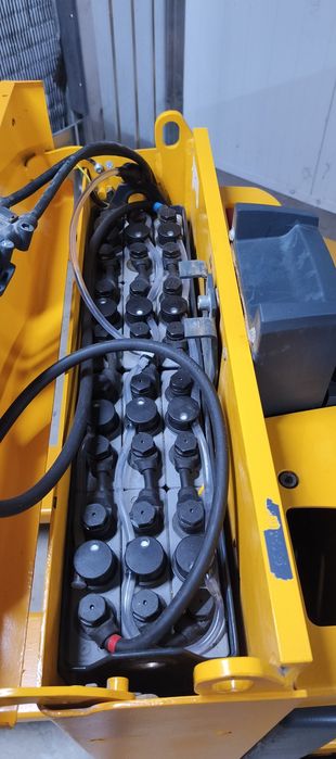 електричний візок Jungheinrich EJE 116 та  toyota  BT 160