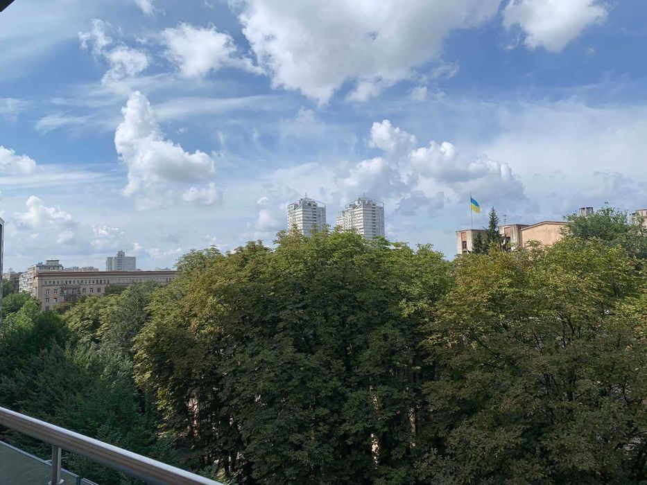 ЖК преміум-класу «Crystal Park»,парк Багряного,М «Шулявська» та «КПІ»