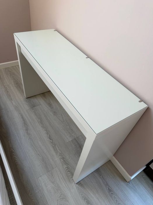 Sprzedam toaletkę IKEA MALM, kolor biały.