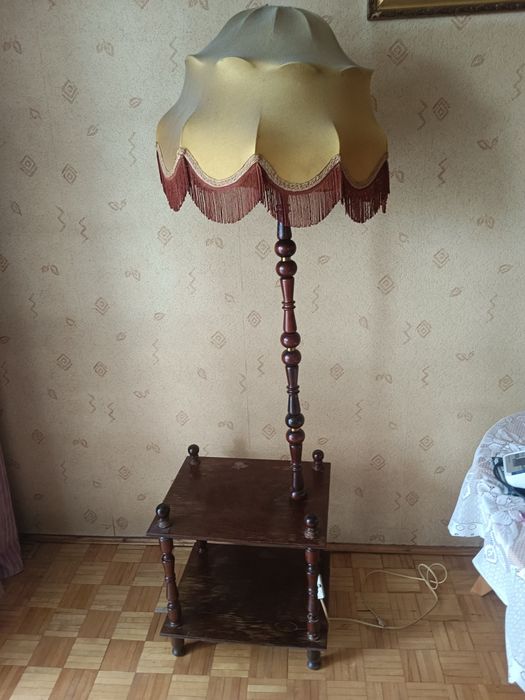 Lampa Stojąca ze Stolikiem Gazetnikiem PRL antyk