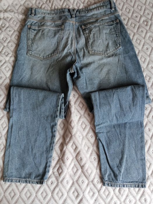 Niebieskie jeansy