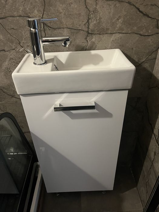 Szafka z umywalką, baterią (caly zestaw)