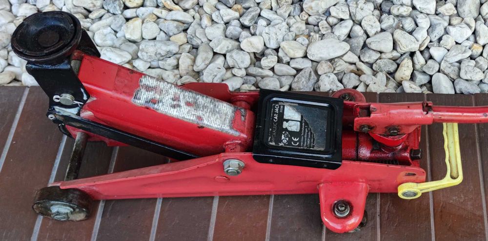 Podnośnik samochodowy hydrauliczny 2T