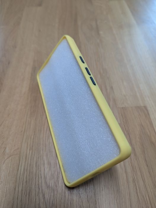 Etui Bizon Pixel 7 żółte z ringiem