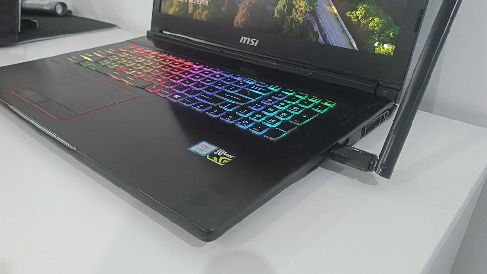 laptop gamingowy do gier RGB msi ge73 8RF i7 16GB 6GB geforce