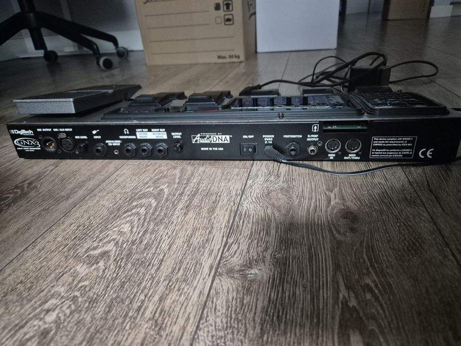 Multiefekt gitarowy z rejestratorem 8-ścieżkowym DigiTech GNX3