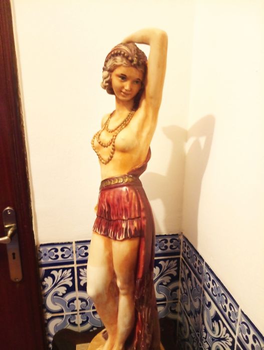 Estátua feminina Vénus 74 cm*