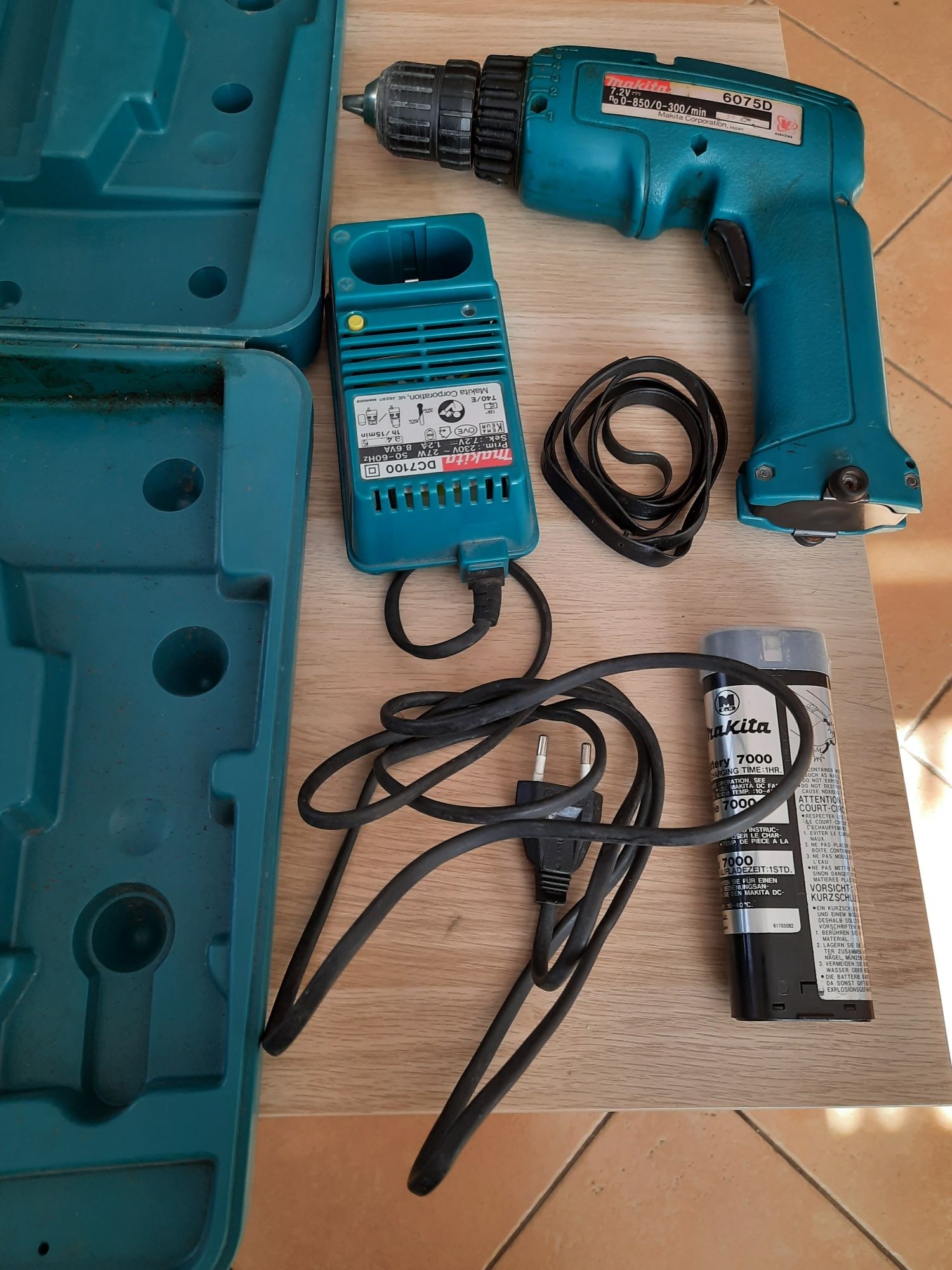 Makita 6075d hotsell