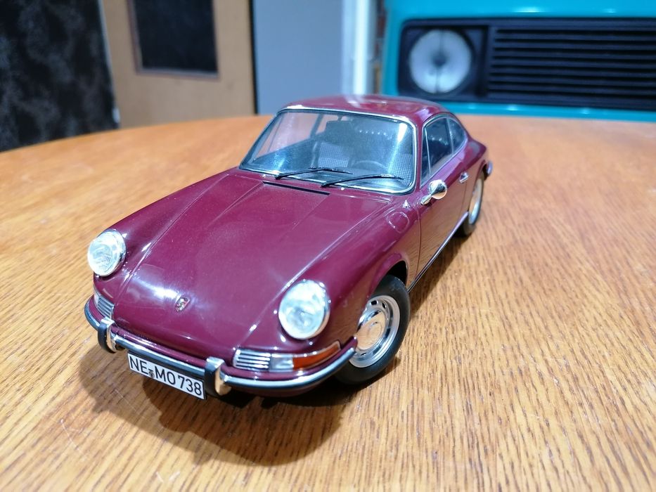 Model Porsche 911T 1969 dark Red norev 1:18 1
