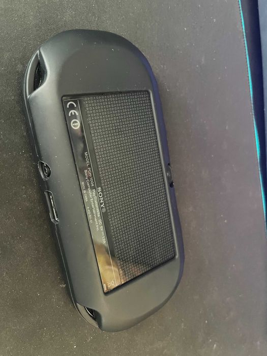 Ps Vita(Preço flexível)- 4 Jogos; Proteção; Bolsa; Carregador.