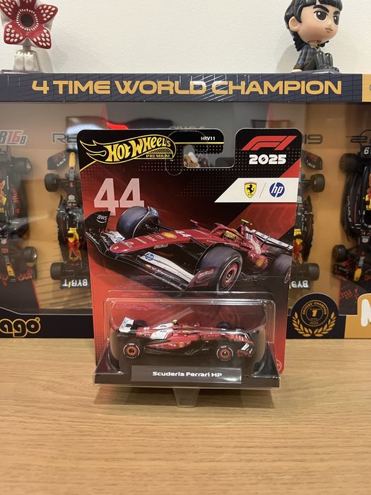 Hot wheels F1 premium ferrari #44- Lewis Hamilton