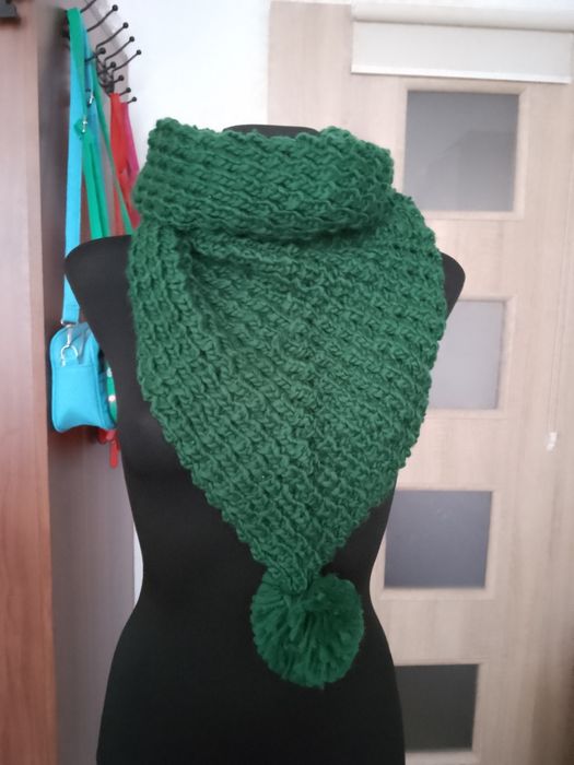 Komin szal damski z pomponem