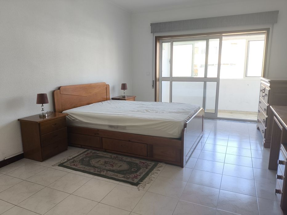 Arrendo quarto para 1 pessoa