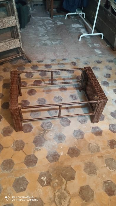 Mesa de apoio em vime