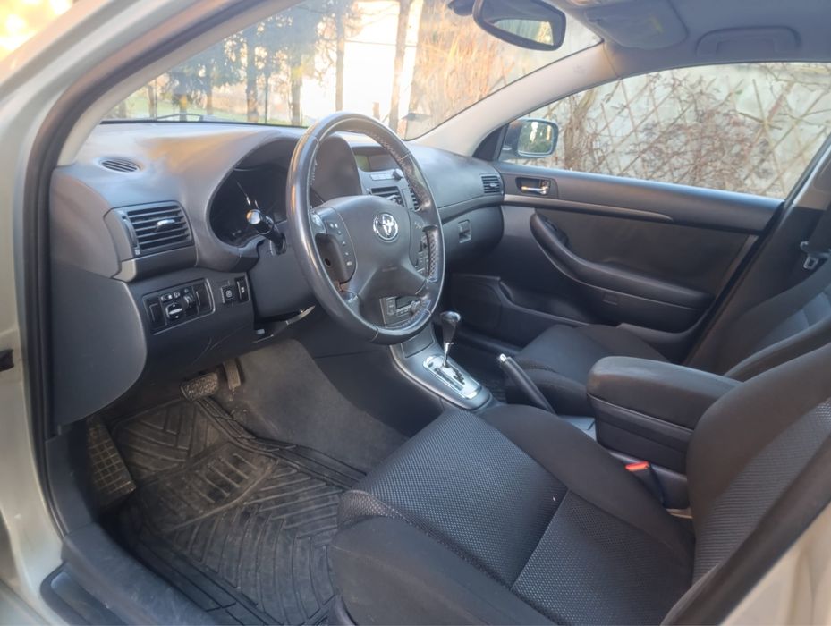 Piękna Toyota Avensis1.8Sol Liftback *Automat LPG