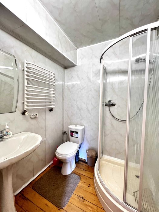 Напів-особняк в престижній центральній локації. Без тварин.