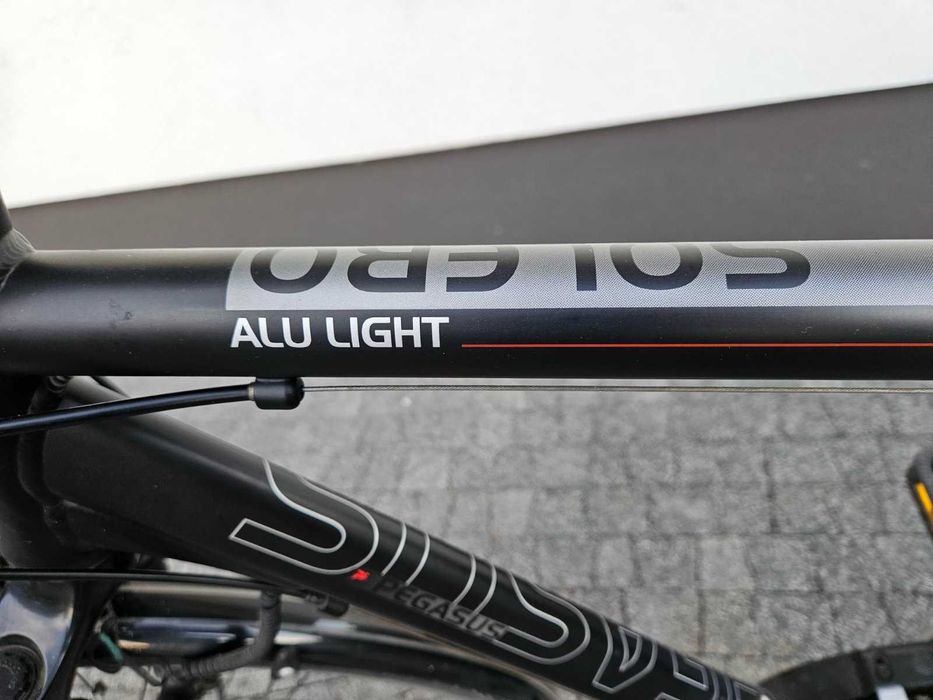 Rower męski trekkingowy Pegasus Solero aluminowy lekki shimano DEORE SR Suntour LED koła 28 cali rozmiar ramy 54cm