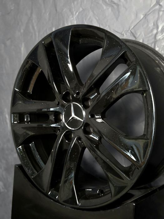 Оригінальний литий диск Mercedes-Benz R17 5×112 ET47 7.5J D66.6 A2044017502 (Gloss Black)