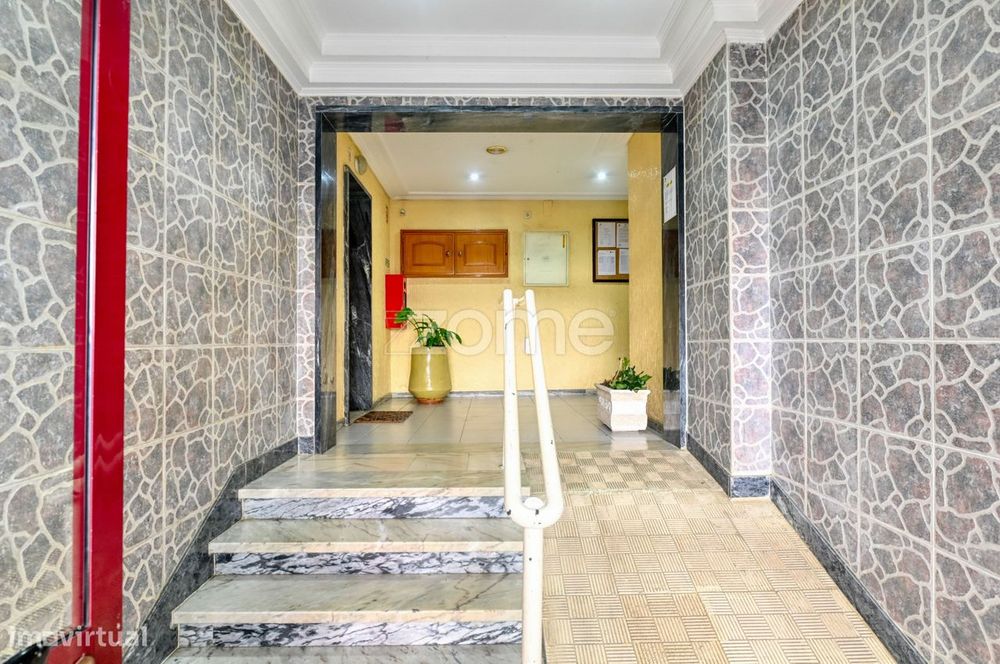 Apartamento T3 com parqueamento | Urbanização da Cavaleira, Algueir...