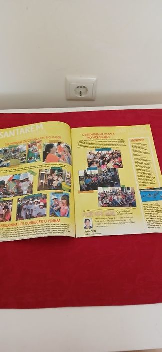 Duas revistas A Bruxinha de 2005
