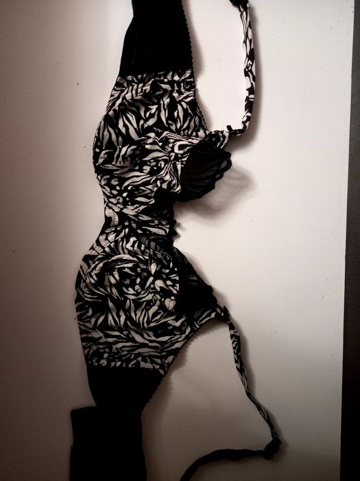 Бюстгальтери 85 D