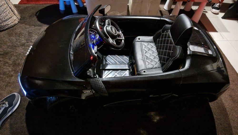 AUDI R8 - Carro Elétrico Infantil a bateria