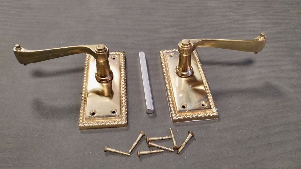 Ozdobne klamki mosiężne, dwie sztuki