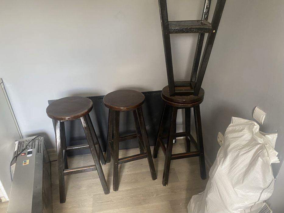 Стільці, високі стільці, барні стільці , деревʼяні