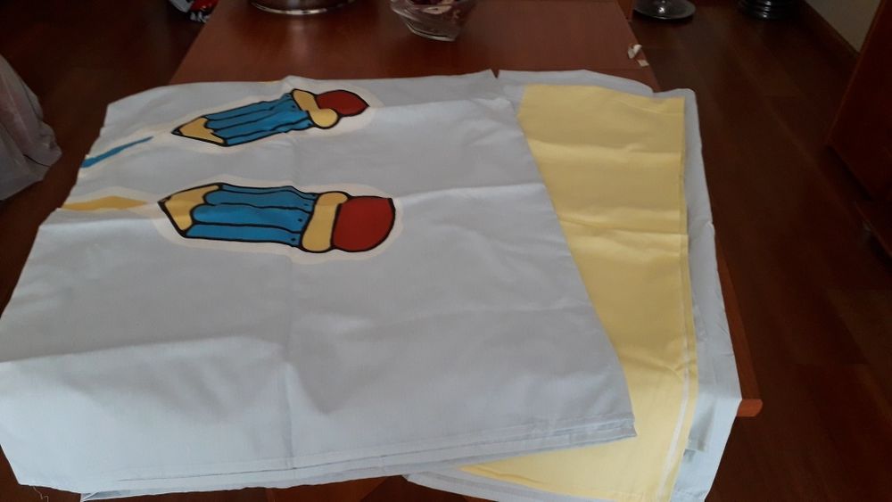 Conjunto novo de capa de edredão, lençóis, fronhas e almofada